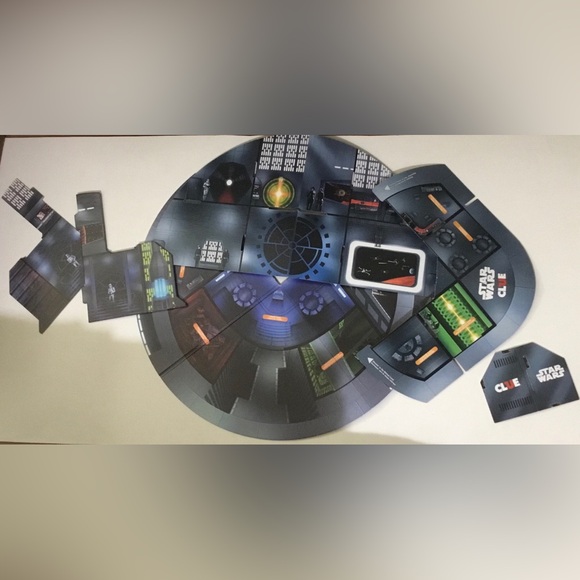 Star Wars Clue Boardgame with 3D Death Star - Picture 5 of 7